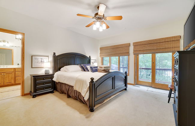 Elk Hollow by Avantstay Lakefront Chalet w Game Room Fire Pit - Foto 29