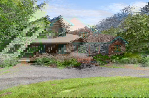Foto 58 - Elk Hollow by Avantstay Lakefront Chalet w Game Room Fire Pit