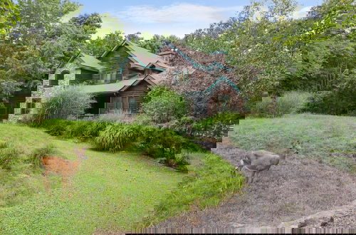 Foto 47 - Elk Hollow by Avantstay Lakefront Chalet w Game Room Fire Pit