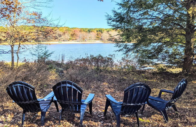Elk Hollow by Avantstay Lakefront Chalet w Game Room Fire Pit - Foto 57