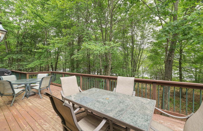 Elk Hollow by Avantstay Lakefront Chalet w Game Room Fire Pit - Foto 48
