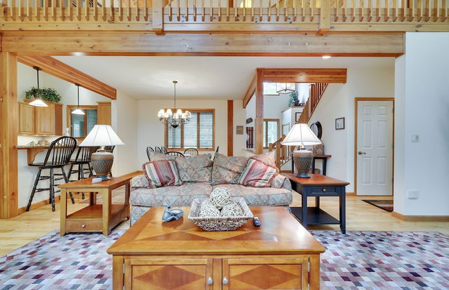 Elk Hollow by Avantstay Lakefront Chalet w Game Room Fire Pit - Foto 10