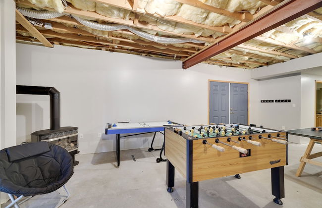 Elk Hollow by Avantstay Lakefront Chalet w Game Room Fire Pit - Foto 21
