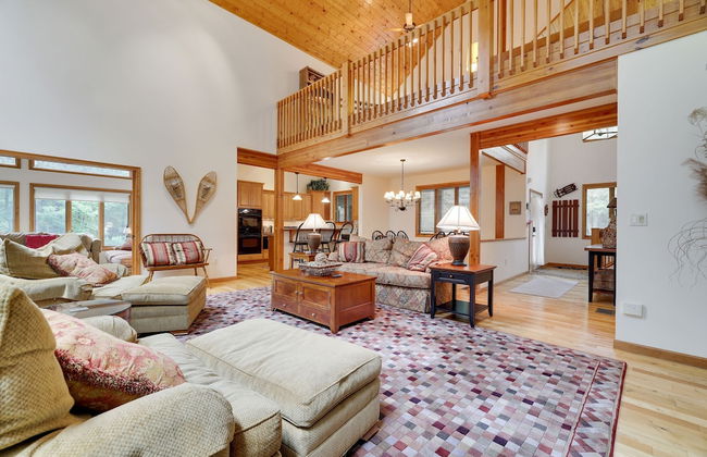 Elk Hollow by Avantstay Lakefront Chalet w Game Room Fire Pit - Foto 9