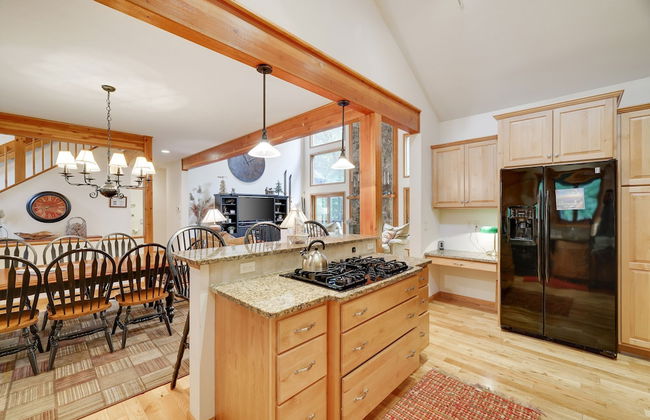 Elk Hollow by Avantstay Lakefront Chalet w Game Room Fire Pit - Foto 4