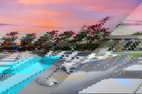 Foto 6 - Polo Villa 3 by Avantstay Features Expansive Putting Green Pool Spa Outdoor Firepit 260328 6 Bedrooms