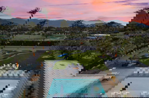 Foto 43 - Polo Villa 3 by Avantstay Features Expansive Putting Green Pool Spa Outdoor Firepit 260328 6 Bedrooms