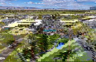 Foto 2 - Polo Villa 3 by Avantstay Features Expansive Putting Green Pool Spa Outdoor Firepit 260328 6 Bedrooms