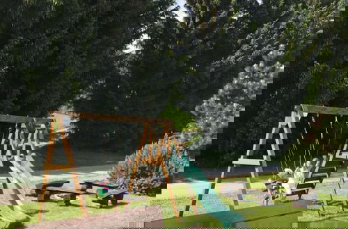Foto 28 - Spacious Villa With Lush Garden