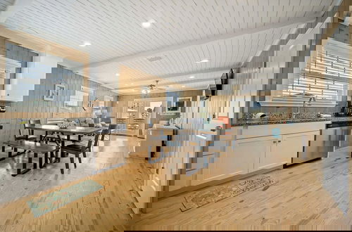Foto 5 - Beach Happy Beach House 3 2 2-blocks to Beach