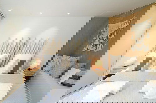 Foto 5 - Magnificent Villa With Heated Pool
