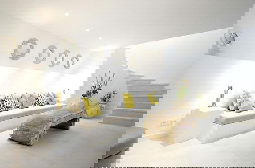Foto 15 - Magnificent Villa With Heated Pool