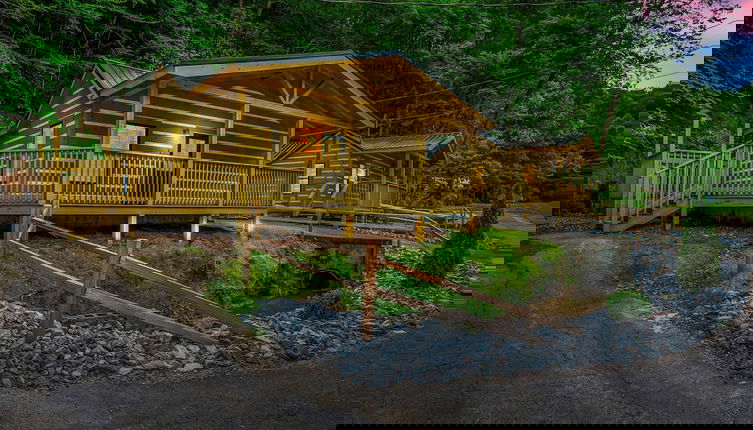 Foto 1 - Group Getaway, Modern Cabins Sleep 16, Gatlinburg