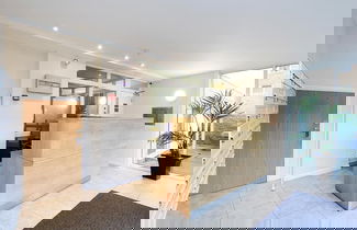 Photo 2 - London Oasis Apartment