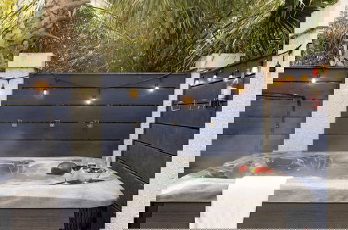 Foto 43 - Pink Plume Coastal Escape Near Beach, Private Pool, Grill, & Luxe Interiors