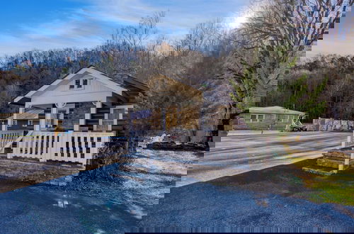 Foto 43 - Hot Tub, Fire Pit, Outdoor Dining Area Nestled Next to Creek Creekside Haven