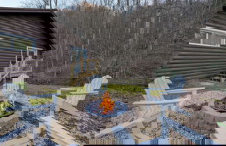 Foto 2 - Hot Tub, Fire Pit, Outdoor Dining Area Nestled Next to Creek Creekside Haven