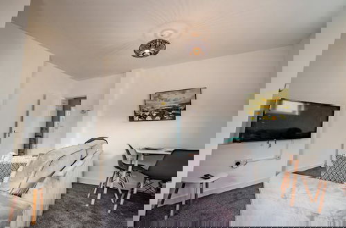 Photo 10 - Host Stay Bromyard Flat 2