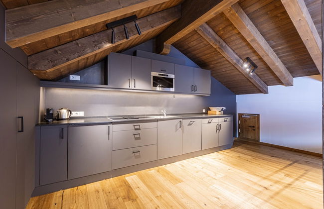 Spacious Apartment With Shared Pool - Photo 5