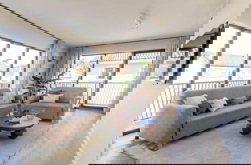 Foto 12 - Modern Family Apartment With Balcony and Parking