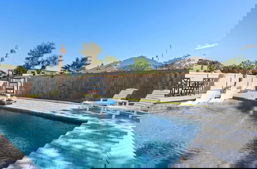 Foto 2 - Tipsea Turtle - Avantstay 1 Block to Gulf + Pool