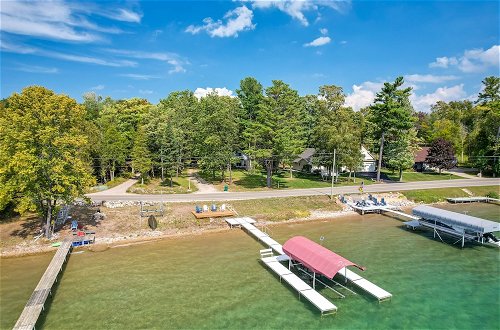 Foto 30 - Scenic Cottage w/ Private Dock on Torch Lake