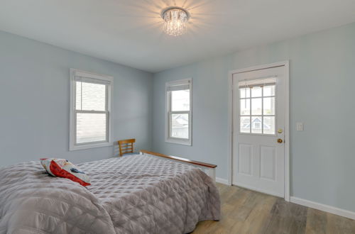 Photo 10 - Sunny Seaside Heights Retreat: Walkable Location