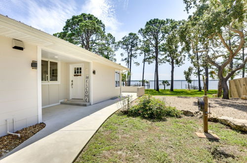 Foto 1 - Waterfront Panacea Vacation Rental w/ Boat Dock