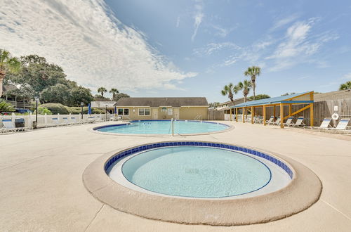 Foto 5 - Miramar Beach Condo w/ Pool Access: Walk to Beach