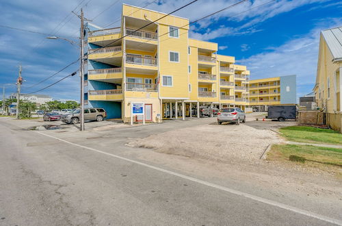 Foto 6 - Carolina Beach Haven w/ Private Balcony