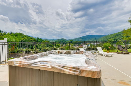 Foto 3 - Gatlinburg Condo w/ Smoky Mtn Views: Walk to Dwtn