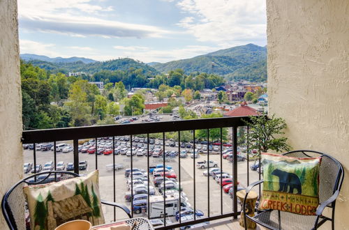 Foto 7 - Charming Gatlinburg Condo - Walk to Downtown