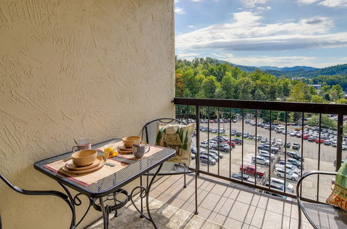 Photo 11 - Charming Gatlinburg Condo - Walk to Downtown