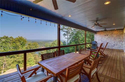 Foto 4 - Family-friendly Edgemont Home w/ Deck & Lake Views