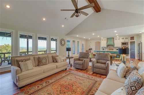 Foto 16 - Family-friendly Edgemont Home w/ Deck & Lake Views