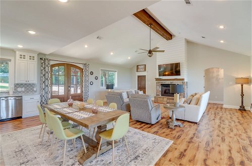 Photo 2 - Family-friendly Edgemont Home w/ Deck & Lake Views