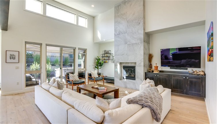 Photo 1 - Modern Bend Home w/ Private Hot Tub & Fireplace