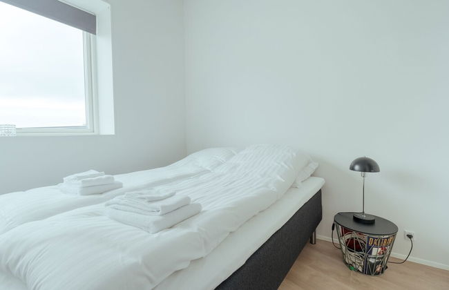 Delightful 2 Bedroom Apt | Balcony | Parking - Photo 5