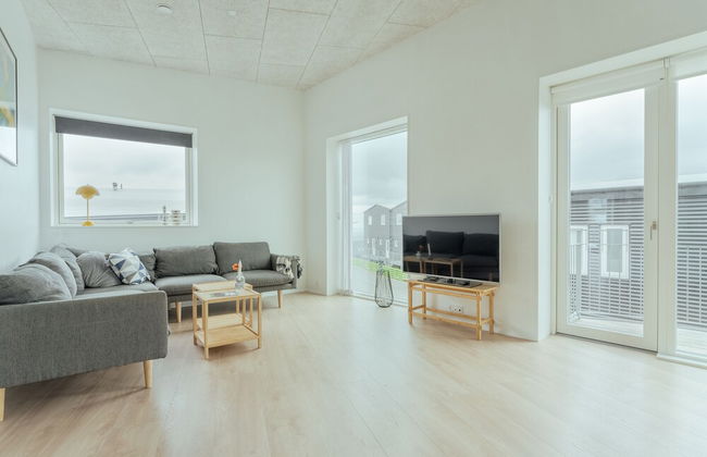 Delightful 2 Bedroom Apt | Balcony | Parking - Photo 10