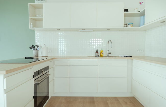 Delightful 2 Bedroom Apt | Balcony | Parking - Photo 8