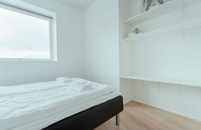 Delightful 2 Bedroom Apt | Balcony | Parking - Photo 3