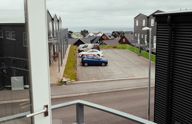 Delightful 2 Bedroom Apt | Balcony | Parking - Photo 1