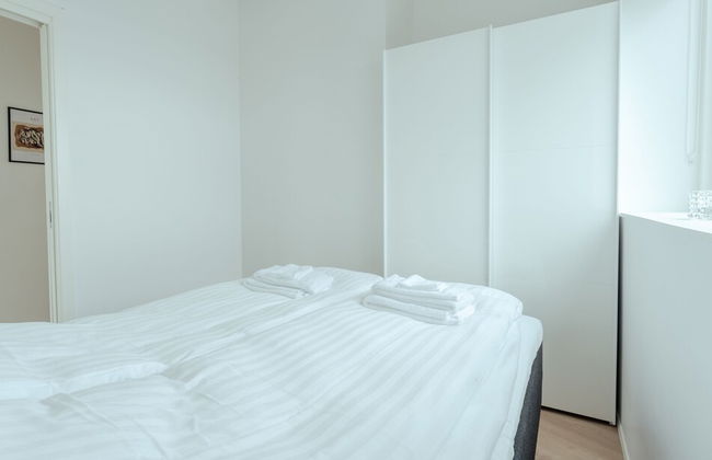 Delightful 2 Bedroom Apt | Balcony | Parking - Photo 4