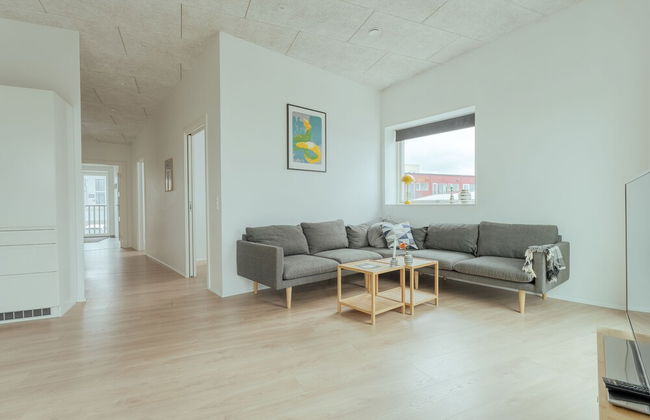 Delightful 2 Bedroom Apt | Balcony | Parking - Photo 9