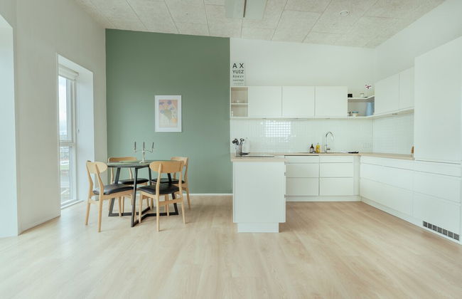 Delightful 2 Bedroom Apt | Balcony | Parking - Photo 7