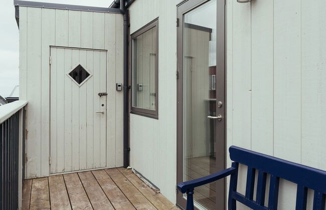 Delightful 2 Bedroom Apt | Balcony | Parking - Photo 19