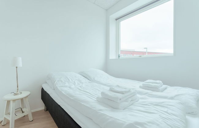 Delightful 2 Bedroom Apt | Balcony | Parking - Photo 6