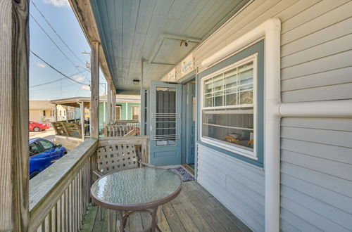 Photo 8 - Cozy Hampton Vacation Rental, Walk to Beach