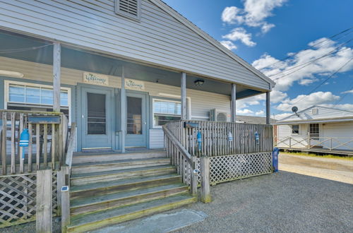 Photo 23 - Charming Hampton Home w/ Porch, Walk to Beach