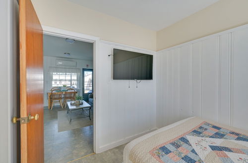 Photo 12 - Cozy Hampton Vacation Rental, Walk to Beach